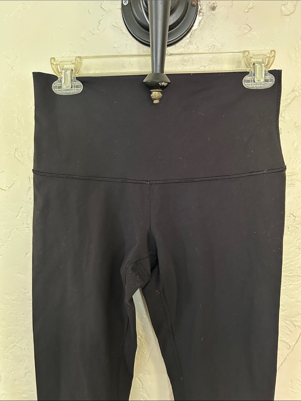 Lululemon Wunder Under Crops - Picture 2 of 5